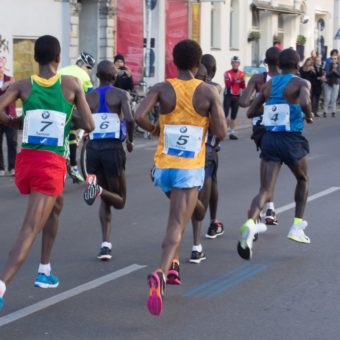 leading group at Berlin Marathon 2015