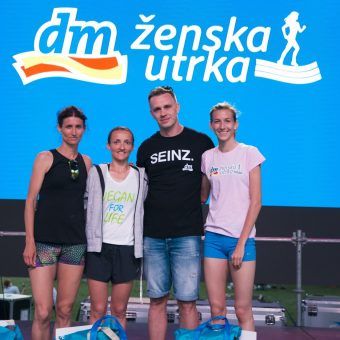 Pobjednice natjecateljske utrke Katarina Vukancic, Ana Stefulj i Marija Vrajic s Ivanom Horvatom (dm)